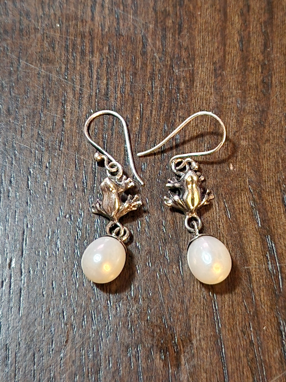 Silver Frog and Pearl Drop Earrings - White Pearl